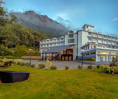 https://imgcld.yatra.com/ytimages/image/upload/t_hotel_yatra_city_desktop/v1465207337/Domestic Hotels/Hotels_Munnar/Munnar - Terrace Greens, A Sterling Holiday Resort/Hotel_Exterior_2.jpg